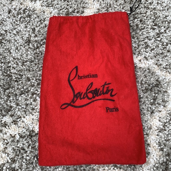 Christian Louboutin Nude Pump - Picture 9 of 9